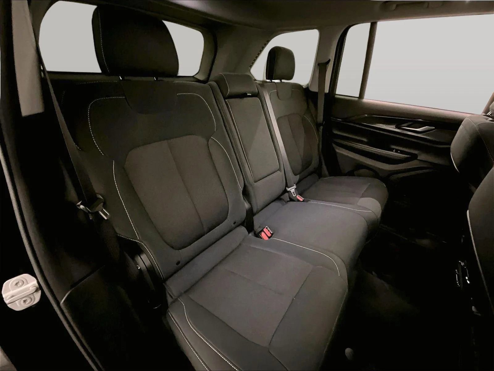 Used 2023 Jeep Grand Cherokee Laredo image 26