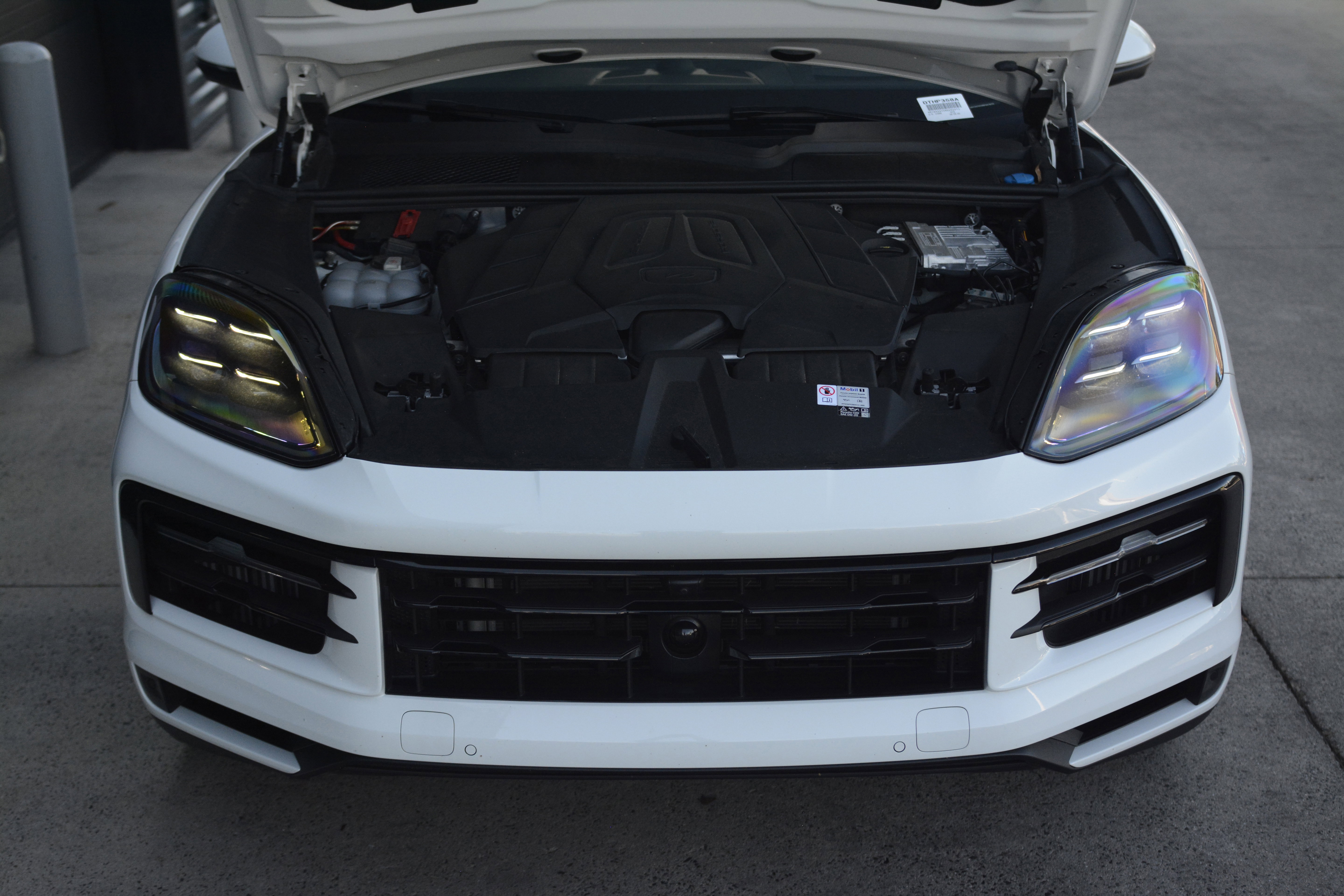 Certified 2024 Porsche Cayenne Coupe AWD/4WD image 36