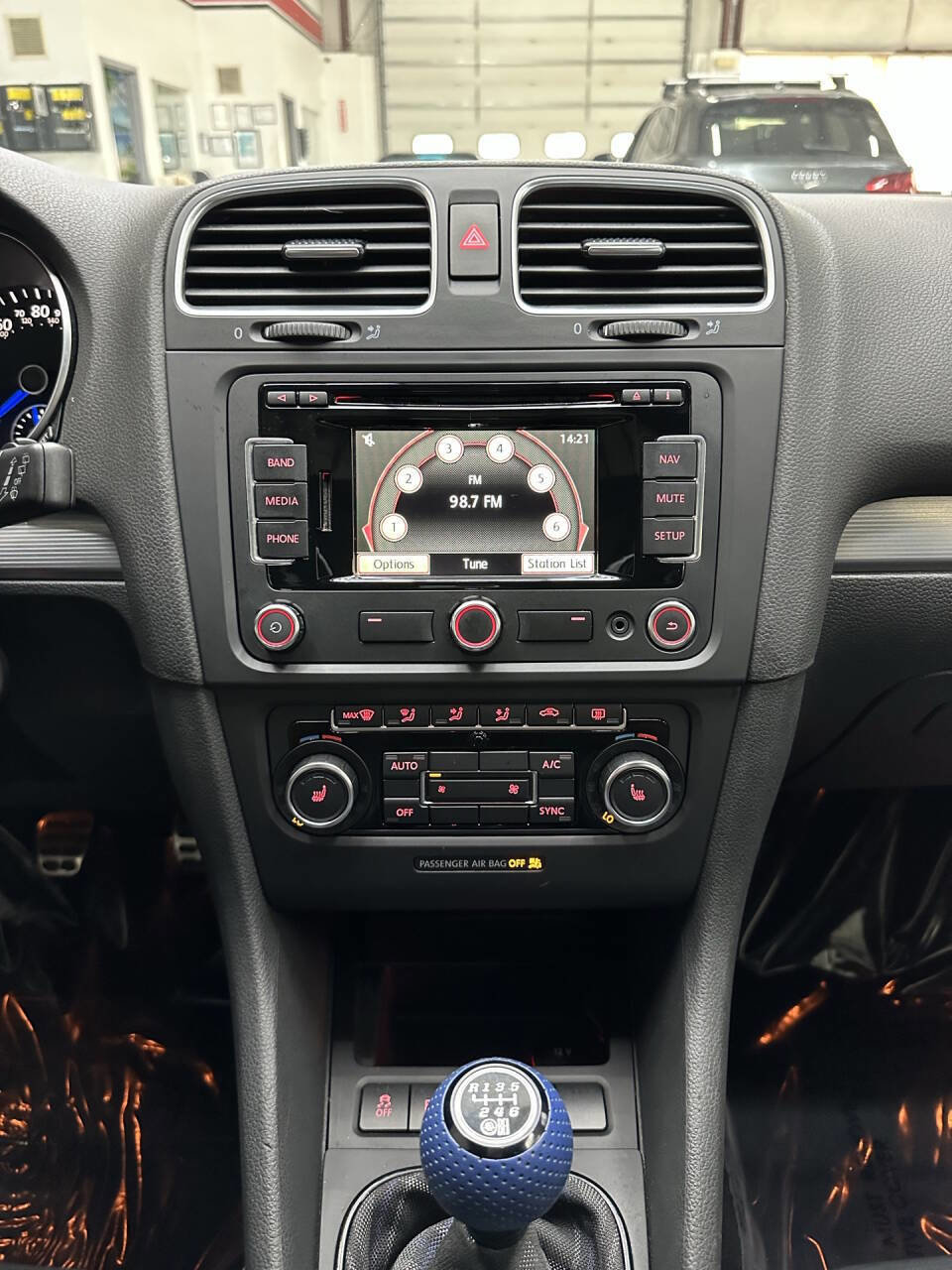 Used 2013 Volkswagen Golf R 4-Door image 28