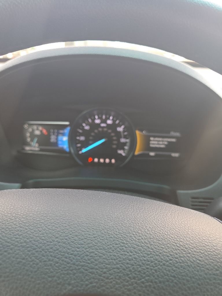 Used 2017 Ford Explorer Limited w/ Equipment Group 301A FWD image 9