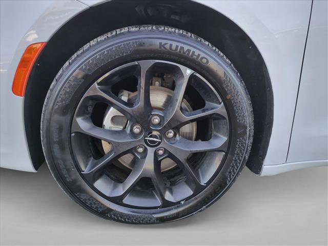 Used 2025 Chrysler Pacifica Limited image 25