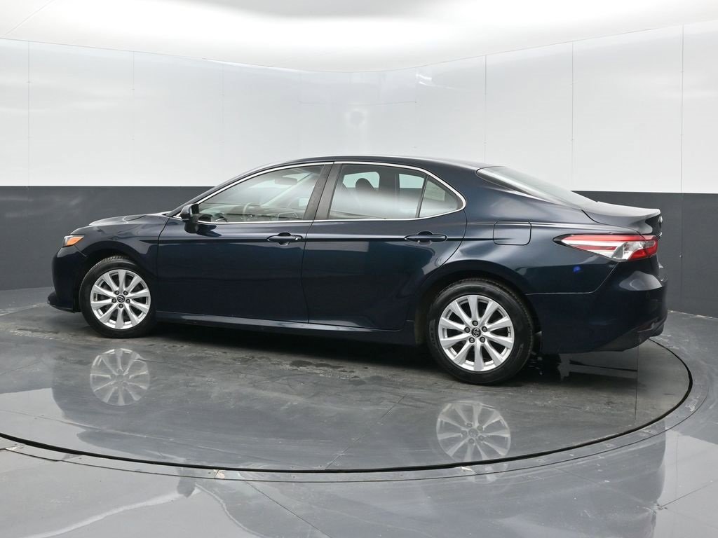 Used 2018 Toyota Camry LE image 5