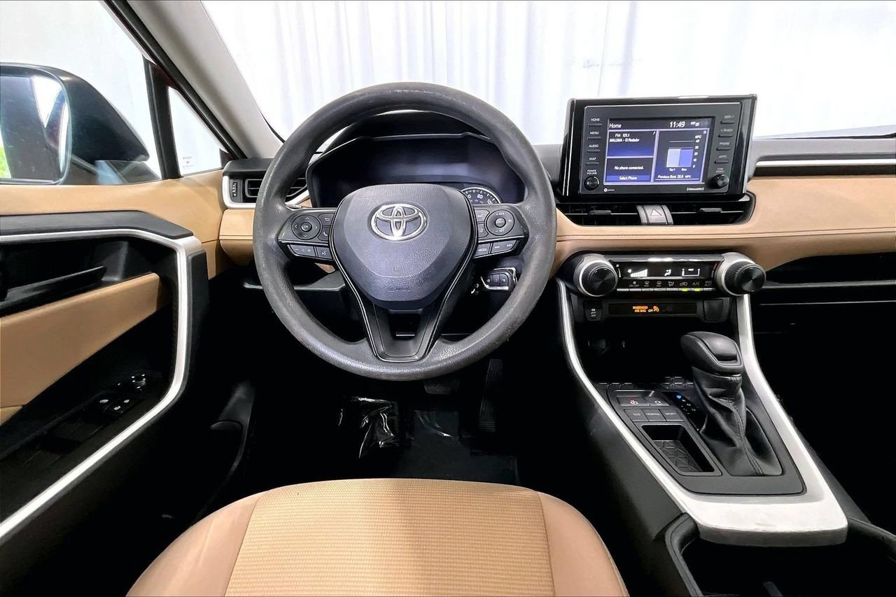 Used 2022 Toyota RAV4 LE FWD image 4