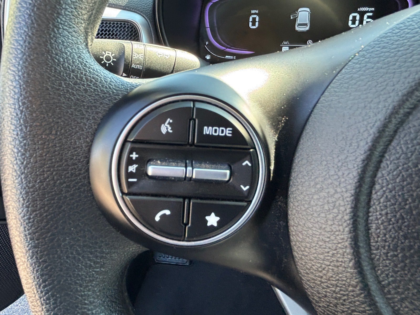 Used 2025 Kia Soul LX w/ LX Technology Package FWD image 22