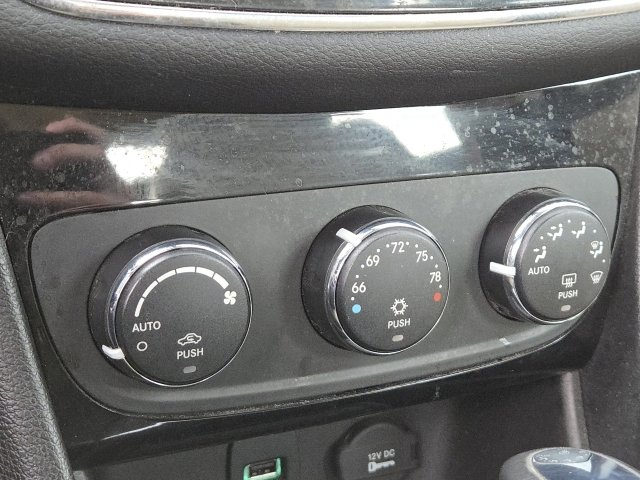 Used 2013 Chrysler 200 Limited image 18