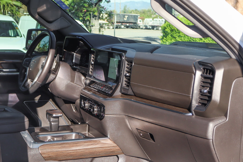 Used 2022 Chevrolet Silverado 1500 LT Trail Boss w/ LPO, Dark Essentials Package AWD/4WD image 43