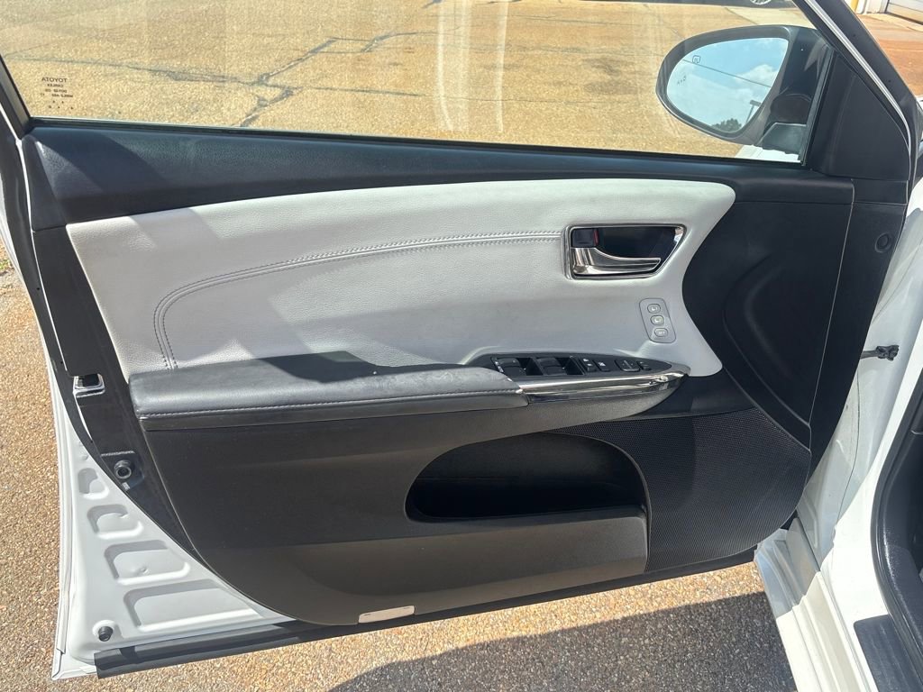 Used 2017 Toyota Avalon XLE Premium image 6