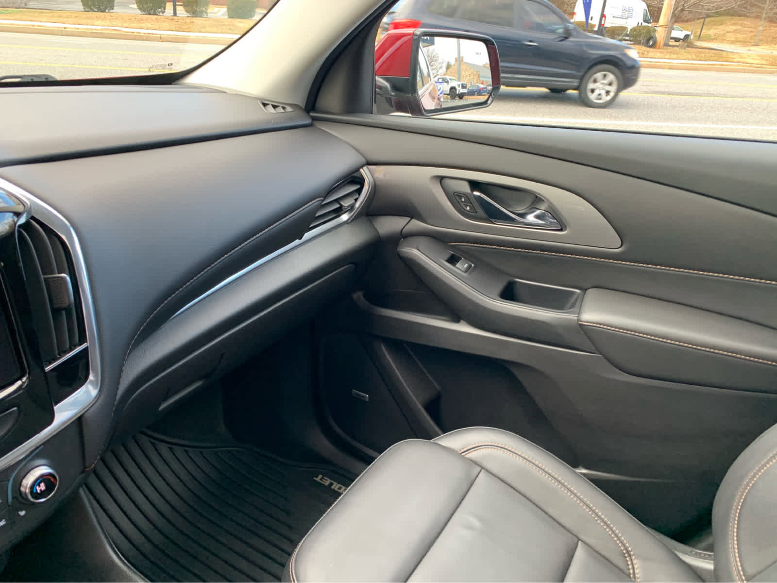 Used 2019 Chevrolet Traverse LT w/ LT Premium Package image 22