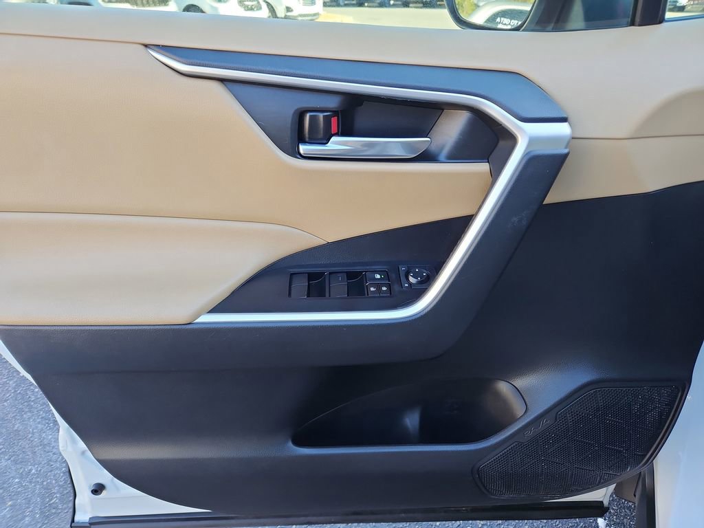 Used 2020 Toyota RAV4 XLE image 24