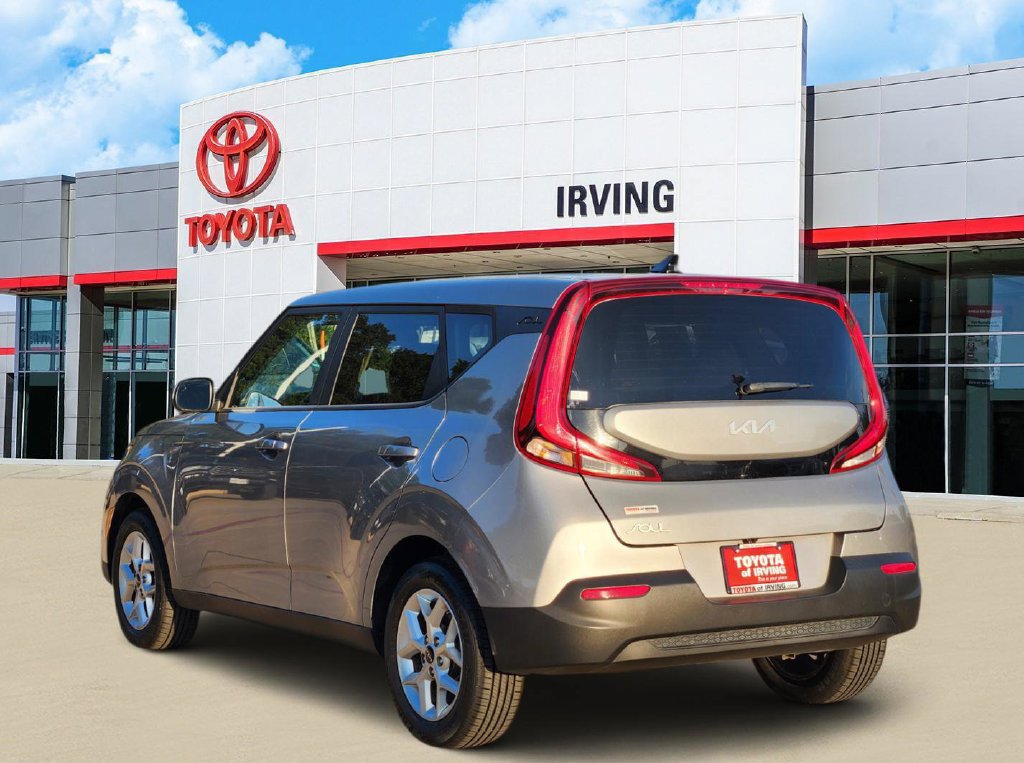 Used 2022 Kia Soul LX w/ Technology Package FWD image 4