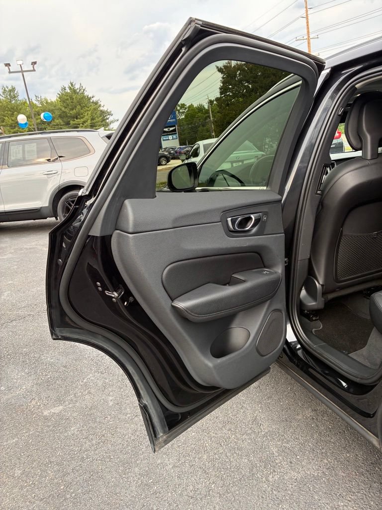 Used 2018 Volvo XC60 T5 Momentum w/ Vision Package AWD/4WD image 47