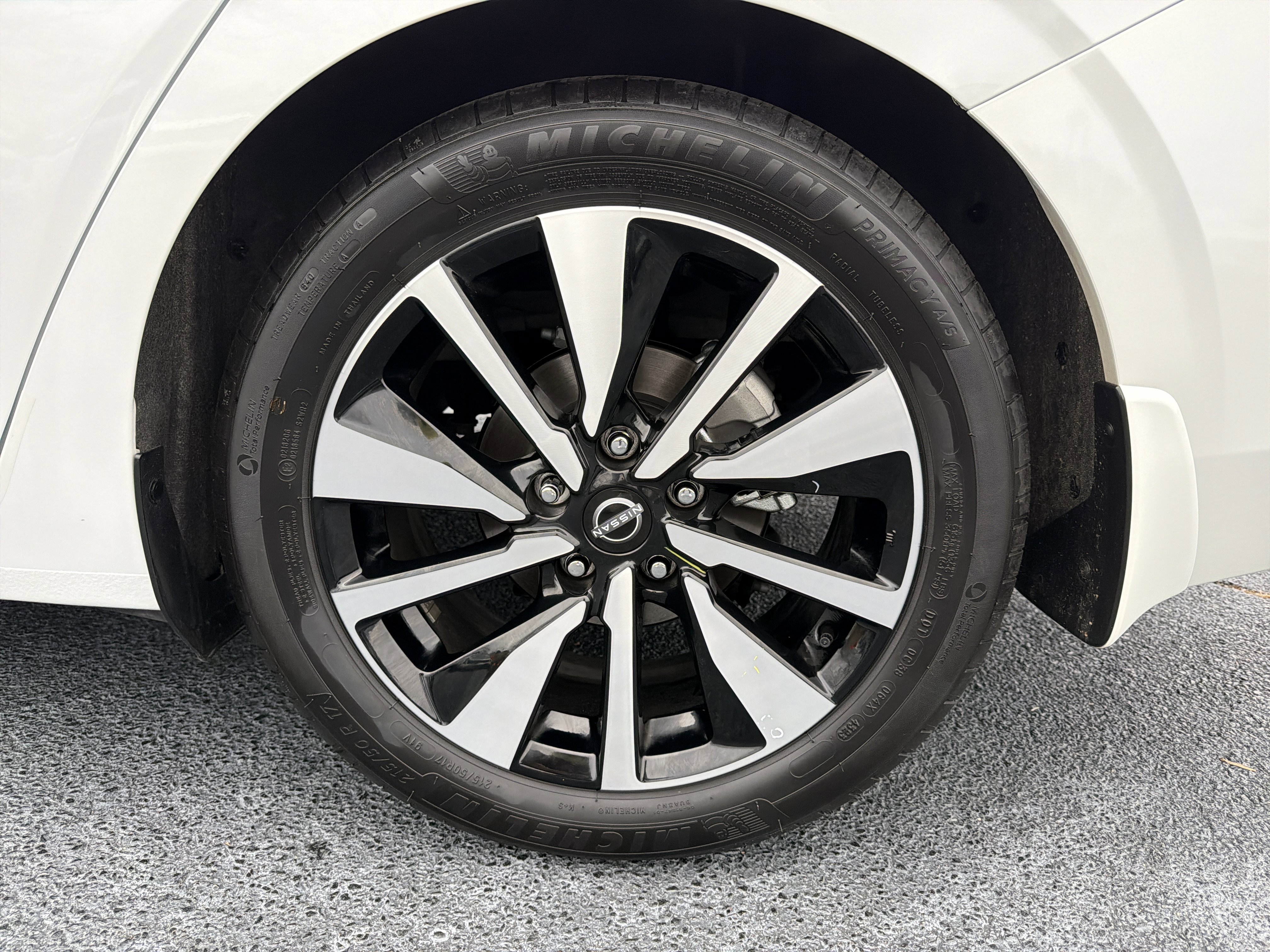 Used 2024 Nissan Sentra SV w/ SV Premium Package image 19