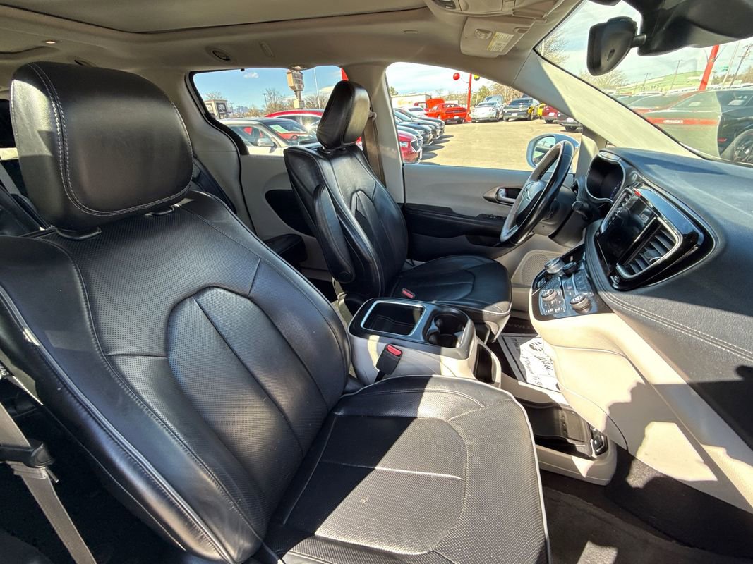 Used 2017 Chrysler Pacifica Limited image 15