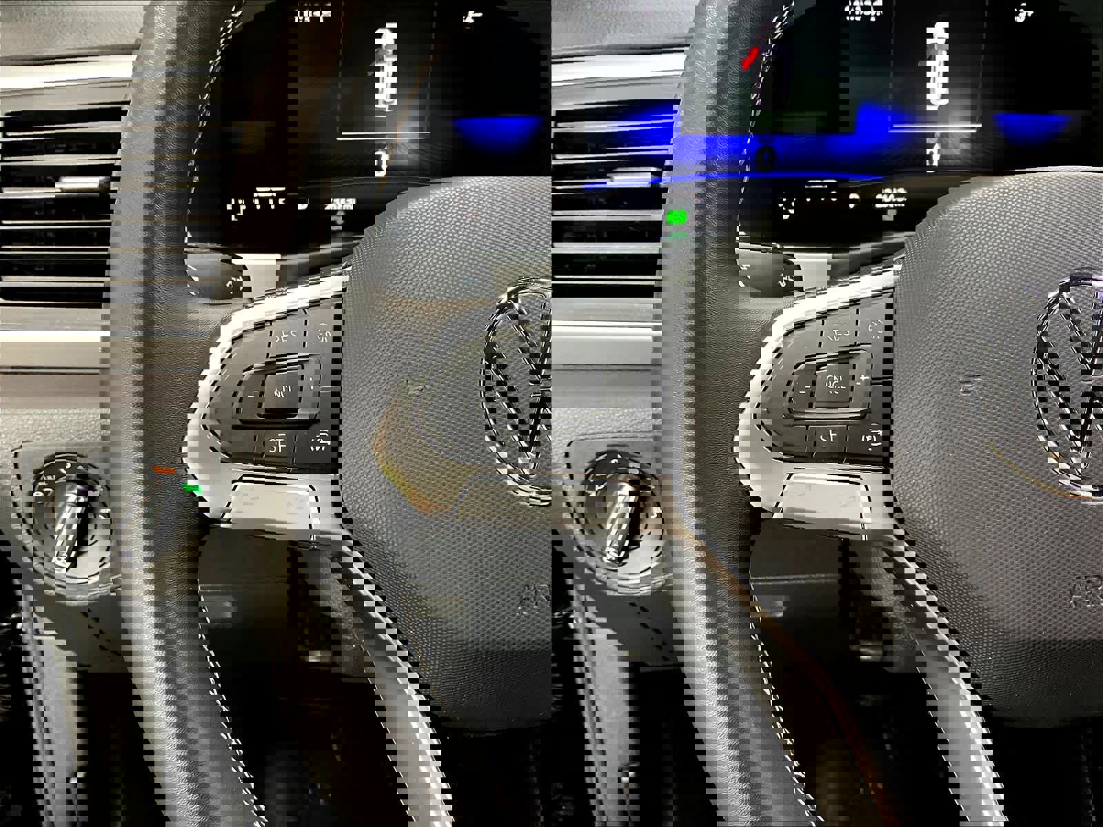 Used 2023 Volkswagen Atlas Cross Sport SE image 21