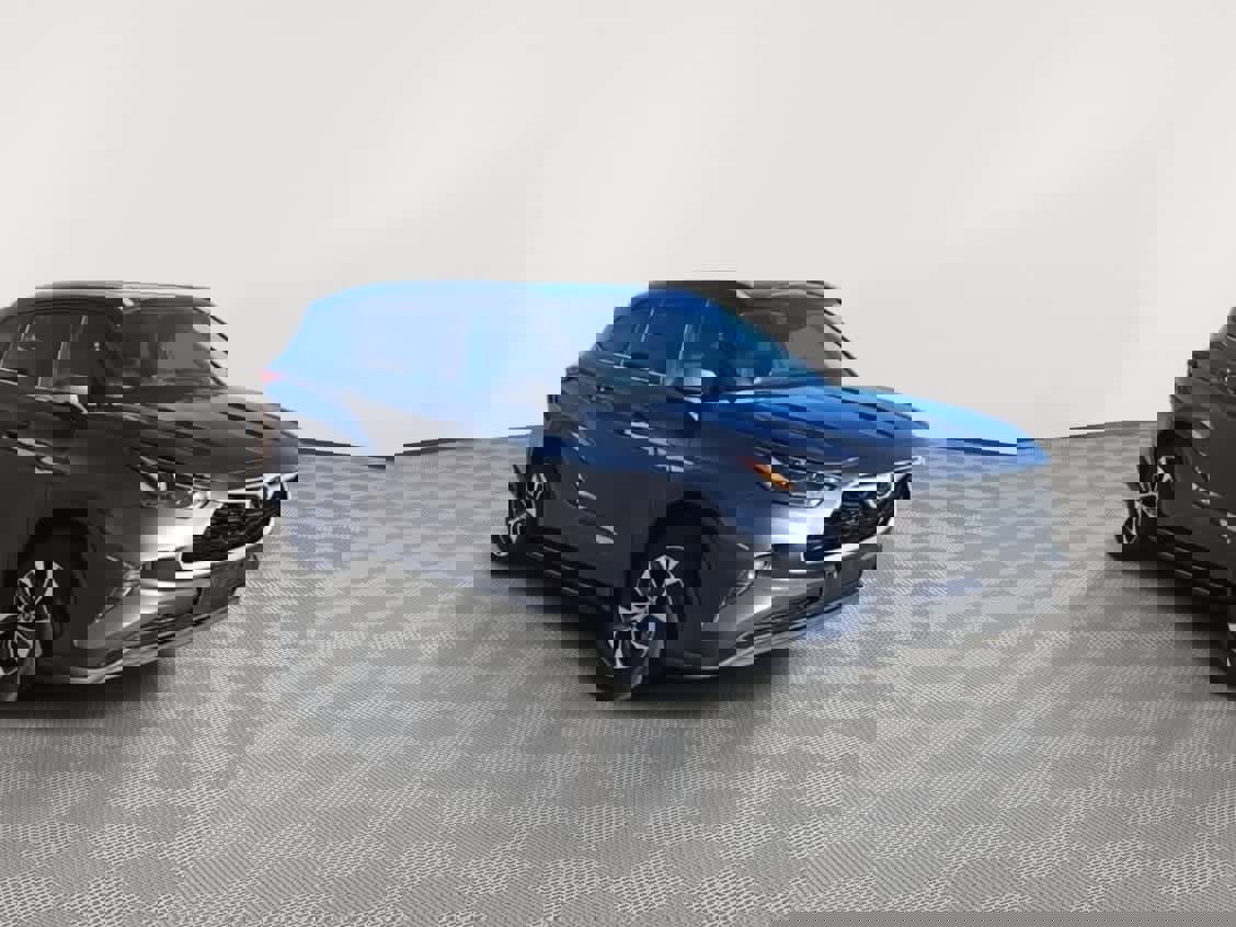 Used 2023 Toyota Highlander XLE image 2