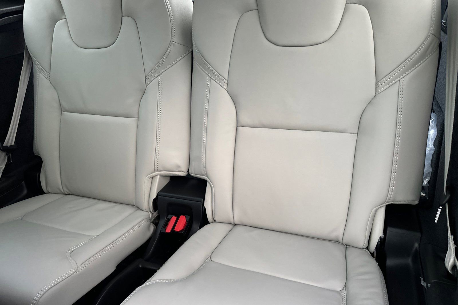 New 2026 Volvo XC90 B6 Ultra w/ Protection Package image 17