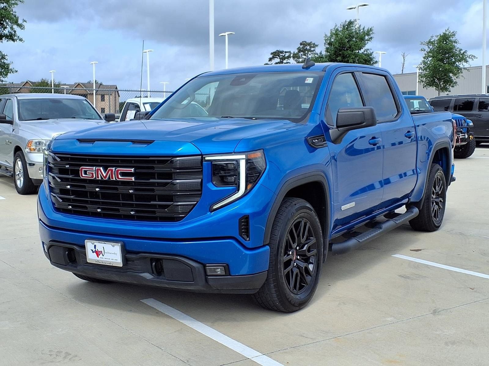 Used 2023 GMC Sierra 1500 Elevation RWD image 3