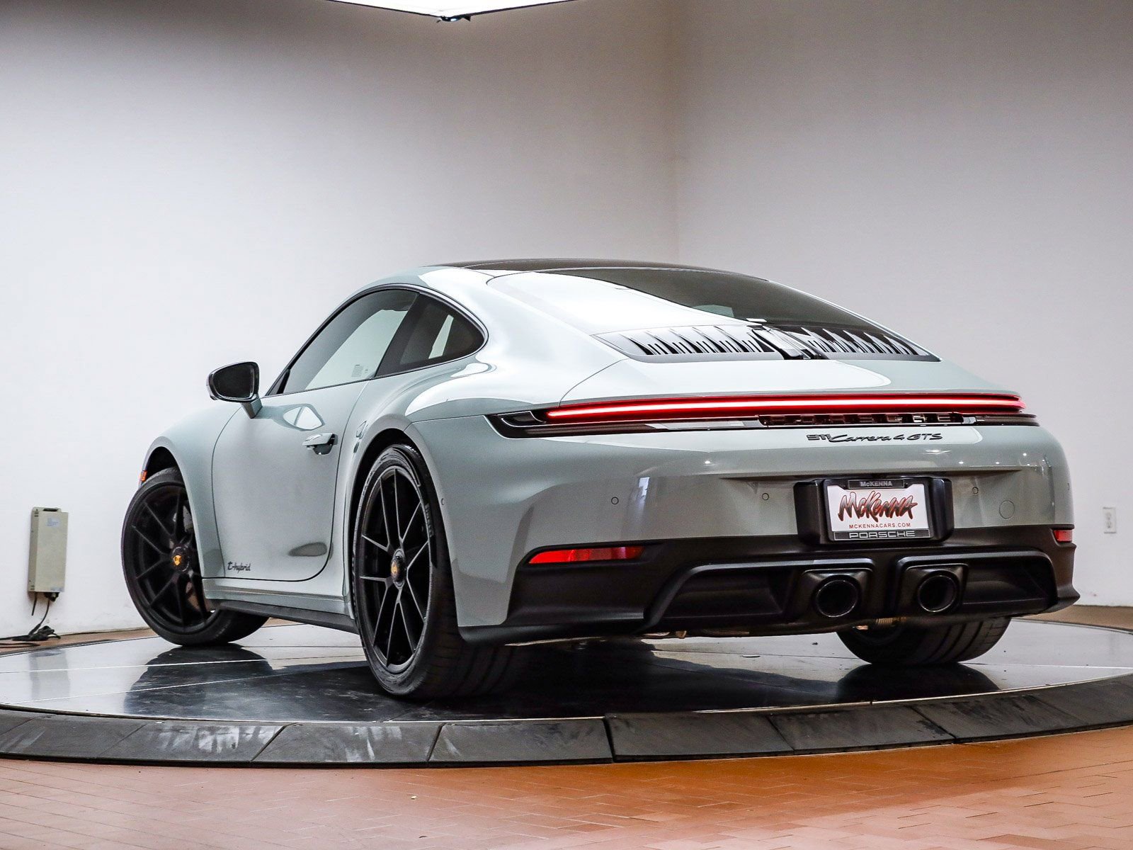 Used 2025 Porsche 911 Carrera 4 GTS image 3