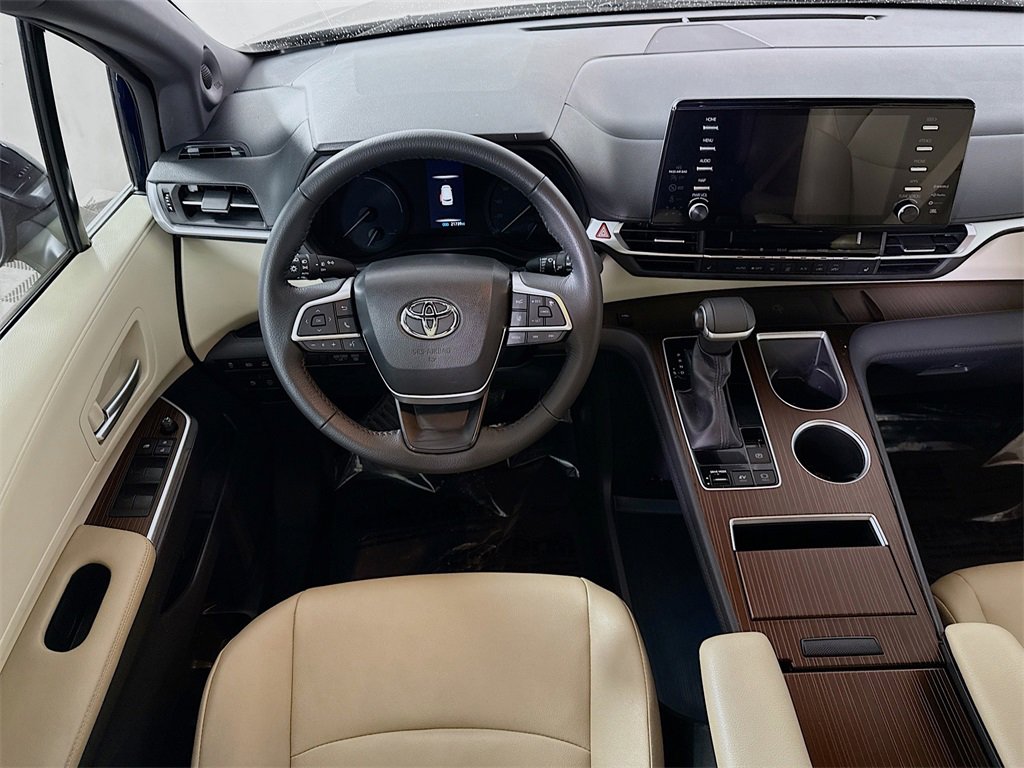 Certified 2023 Toyota Sienna XLE image 4
