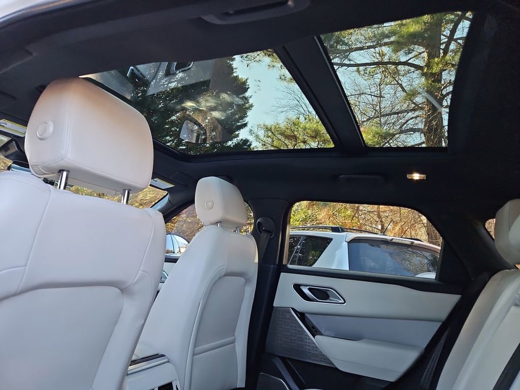 Used 2023 Land Rover Range Rover Velar R-Dynamic S image 22