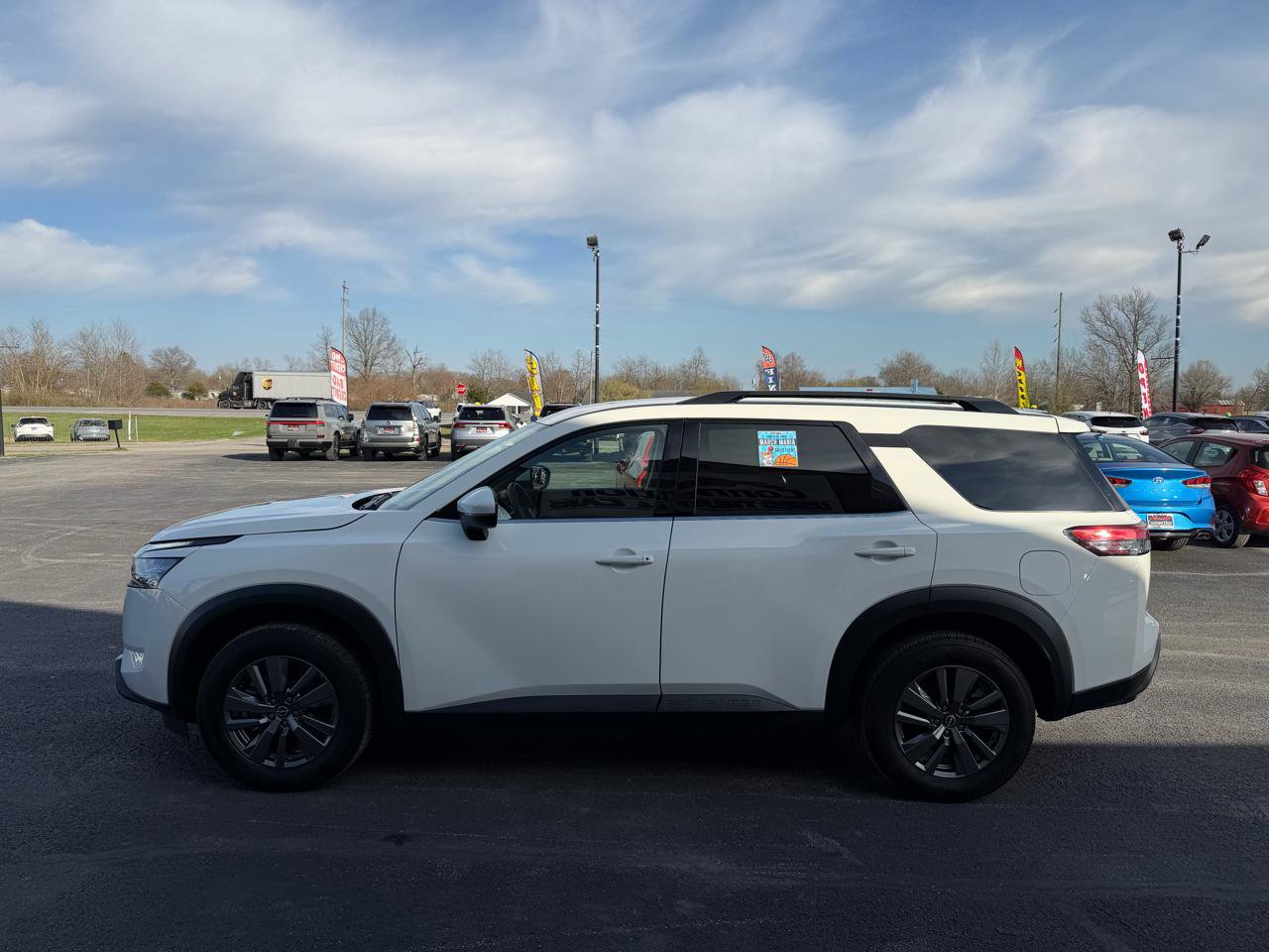 Used 2025 Nissan Pathfinder SV image 9