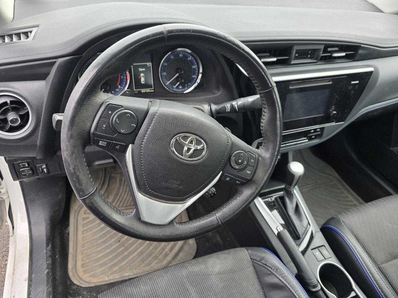 Used 2017 Toyota Corolla SE image 14