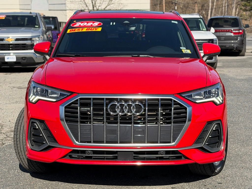 Used 2025 Audi Q3 2.0T Premium image 2