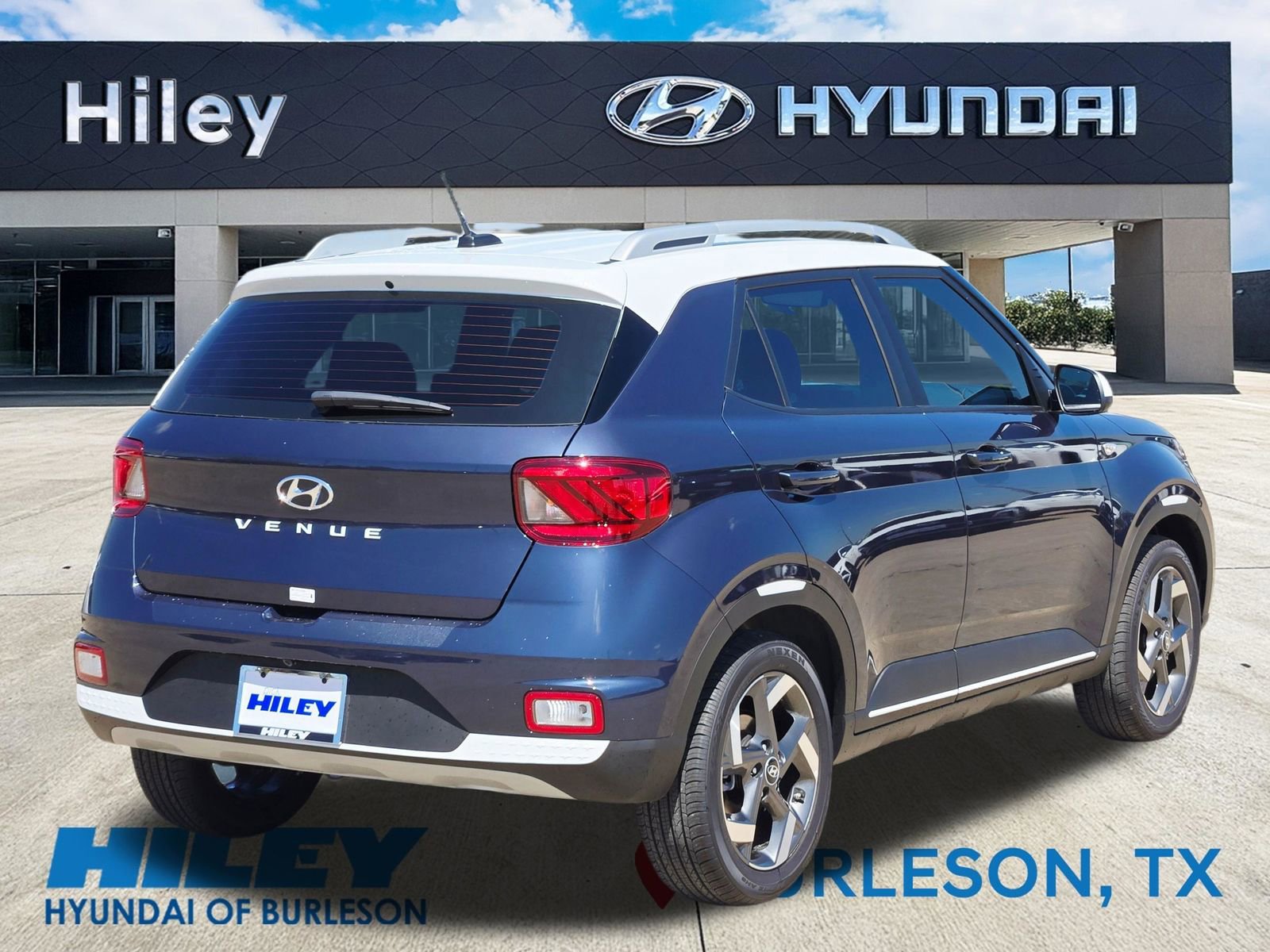New 2026 Hyundai Venue SEL FWD image 4