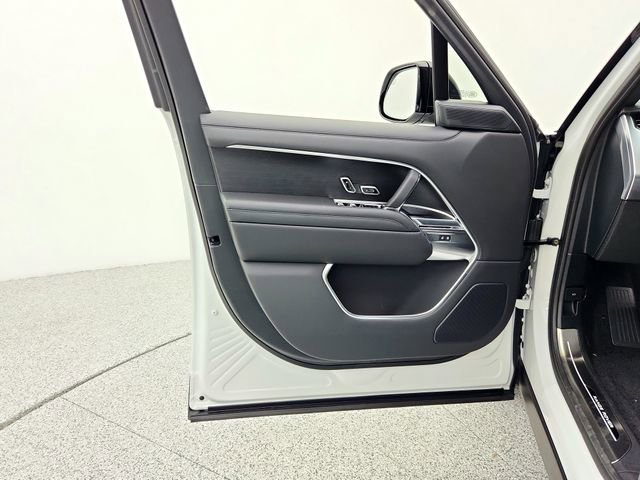 New 2025 Land Rover Range Rover Long Wheelbase SE image 27