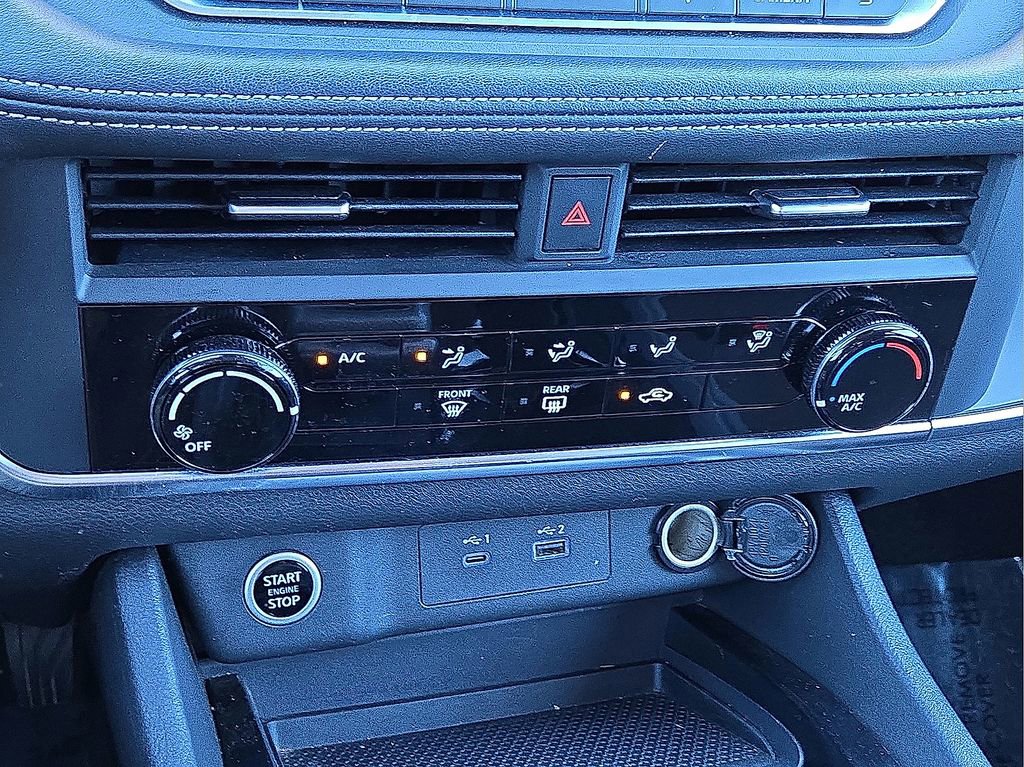 Used 2023 Nissan Rogue S image 26