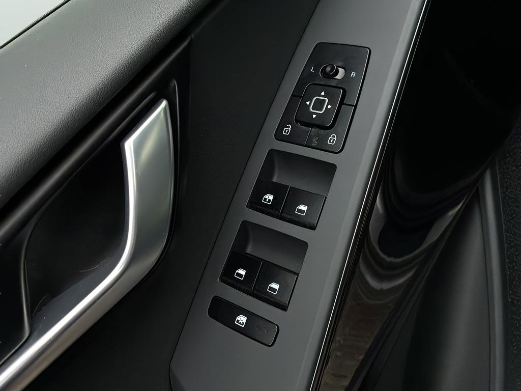 Certified 2025 Kia Niro EX FWD image 24