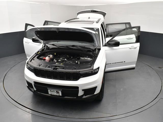 Used 2023 Jeep Grand Cherokee L Laredo AWD/4WD image 26