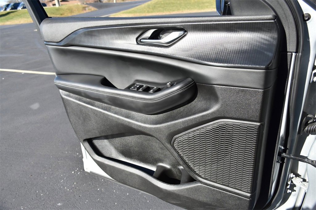 Used 2024 Jeep Grand Cherokee Altitude image 28