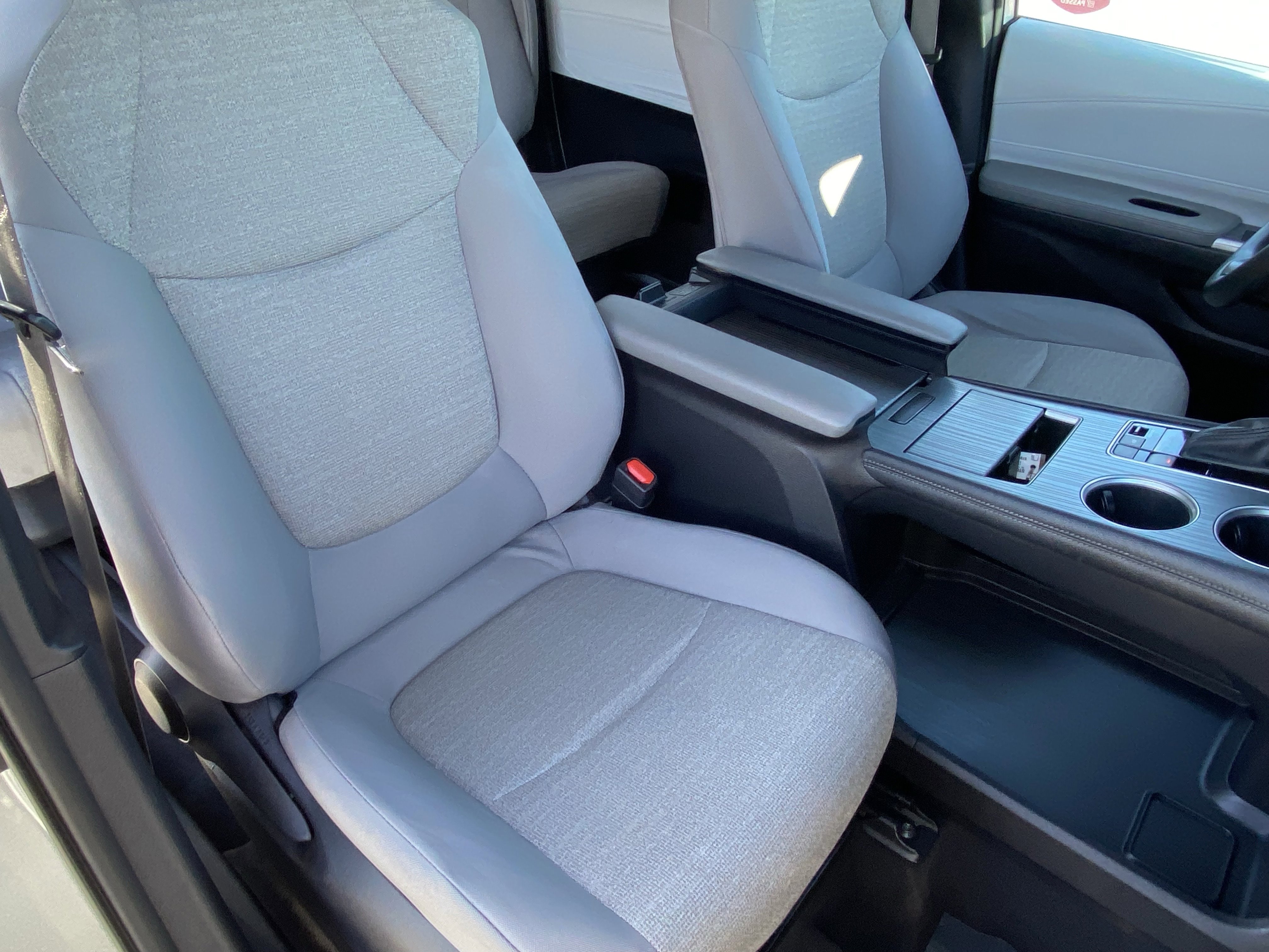 Certified 2025 Toyota Sienna LE FWD image 11