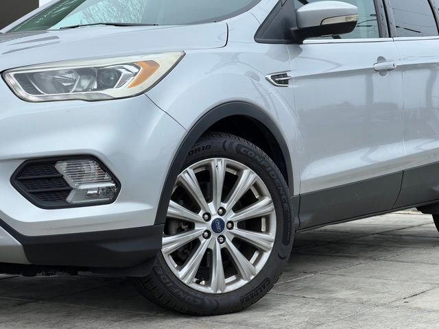 Used 2017 Ford Escape Titanium image 2