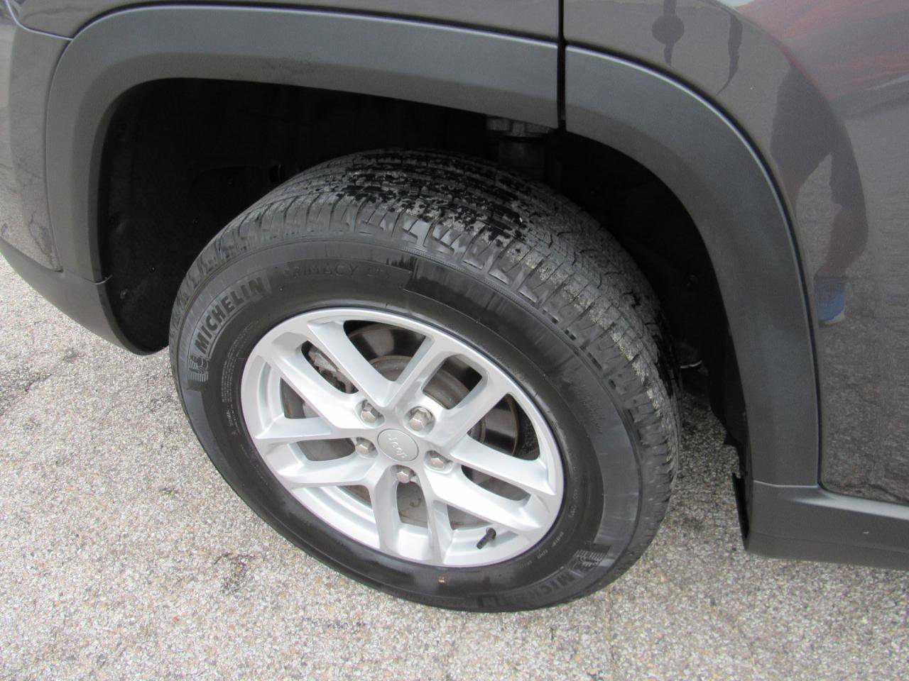 Used 2024 Jeep Grand Cherokee Laredo X AWD/4WD image 4