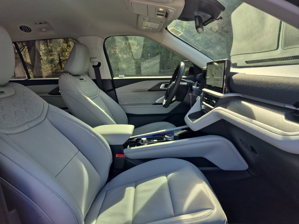 New 2026 Ford Explorer Platinum w/ LUX Leather Package AWD/4WD image 29
