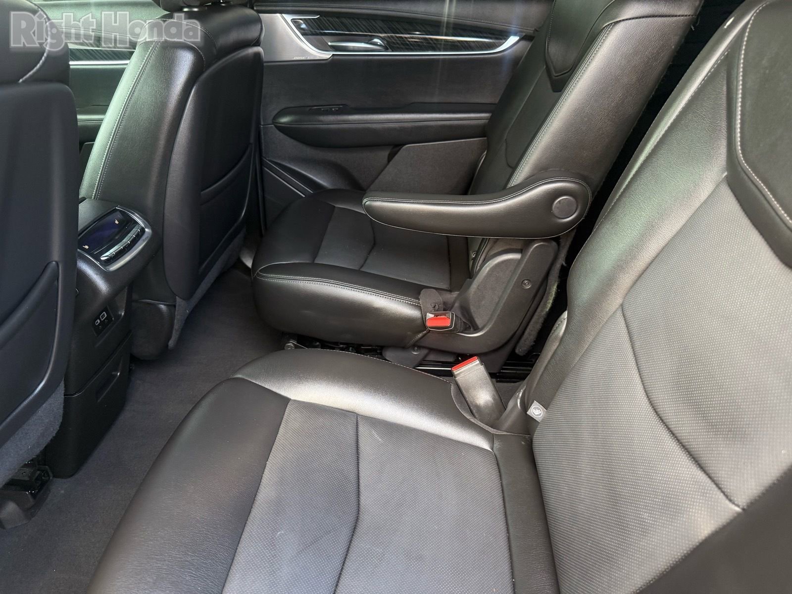 Used 2022 Cadillac XT6 Premium Luxury w/ Technology Package image 24