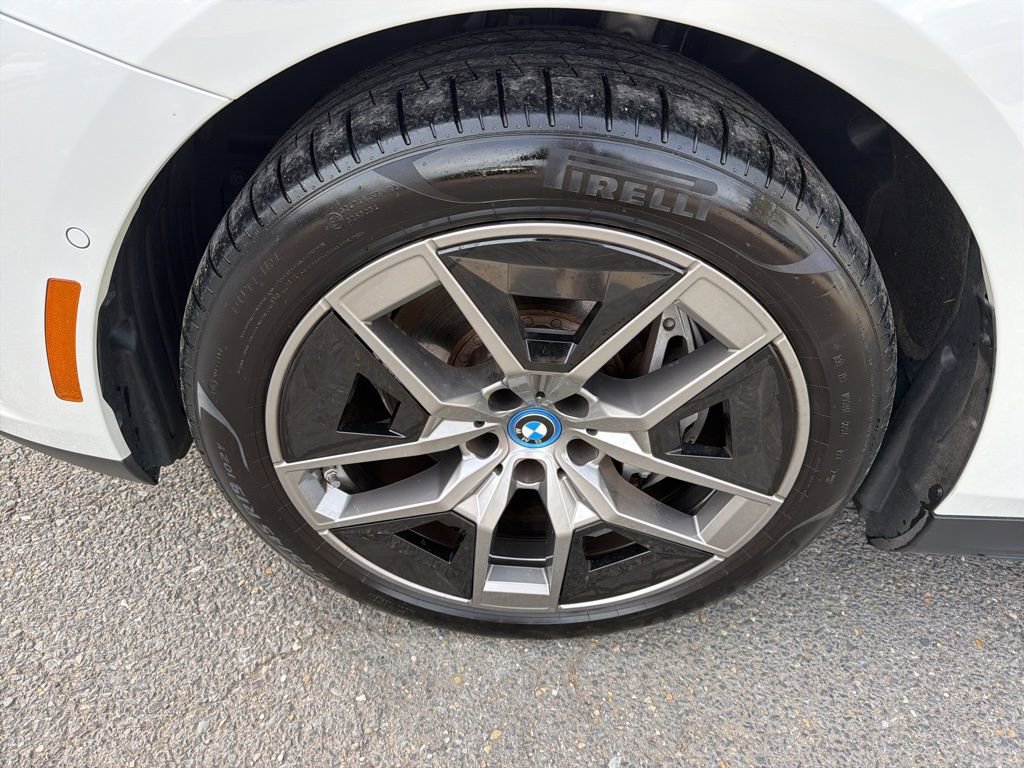 Used 2025 BMW i5 xDrive40 w/ Premium Package image 36