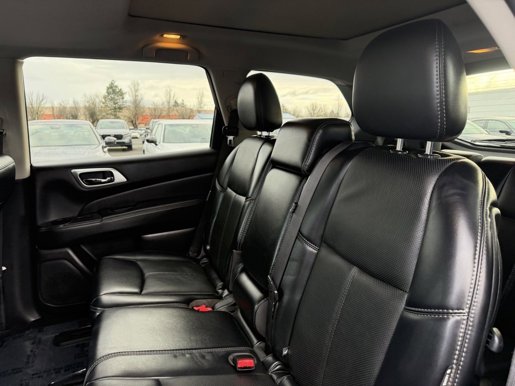 Used 2019 Nissan Pathfinder Platinum image 31