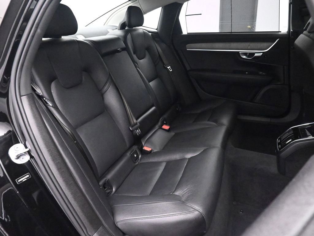Used 2023 Volvo S90 B6 Plus image 18