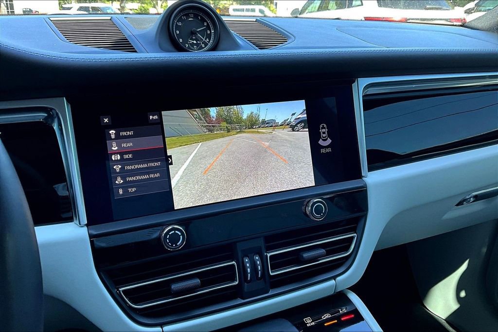 Used 2023 Porsche Macan Turbo image 13