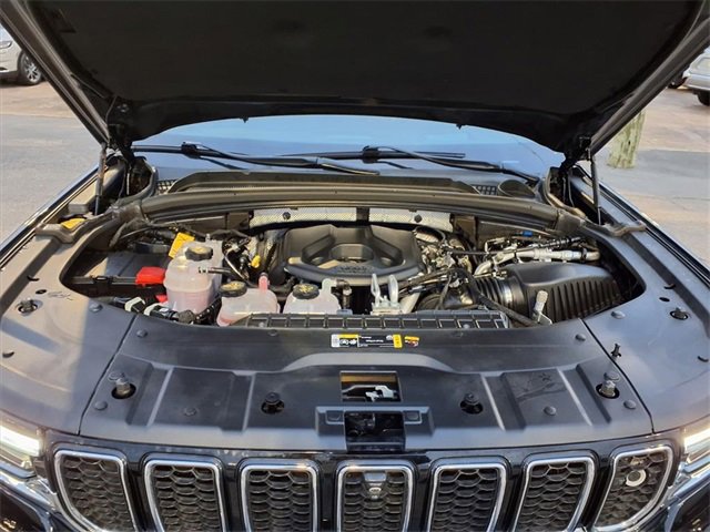 Used 2023 Jeep Grand Cherokee Overland w/ Advanced Protech Group III image 3
