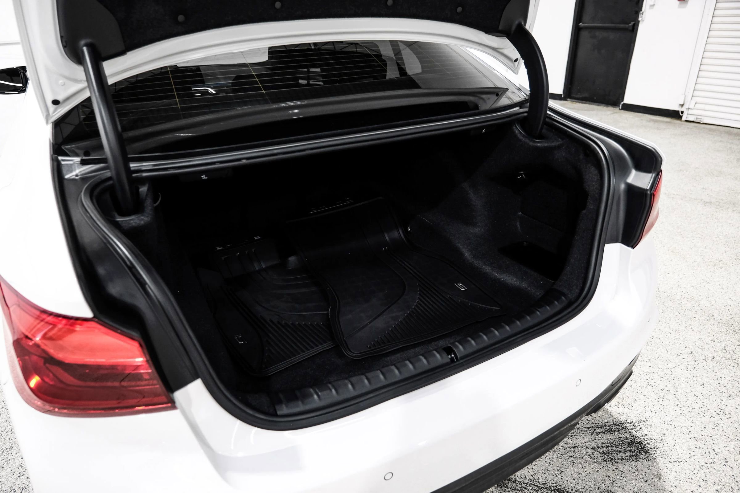 Used 2018 BMW 540i w/ M Sport Package RWD image 65