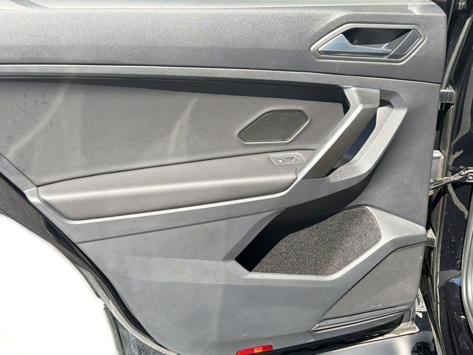 Used 2021 Volkswagen Tiguan SE w/ Panoramic Sunroof Package FWD image 28