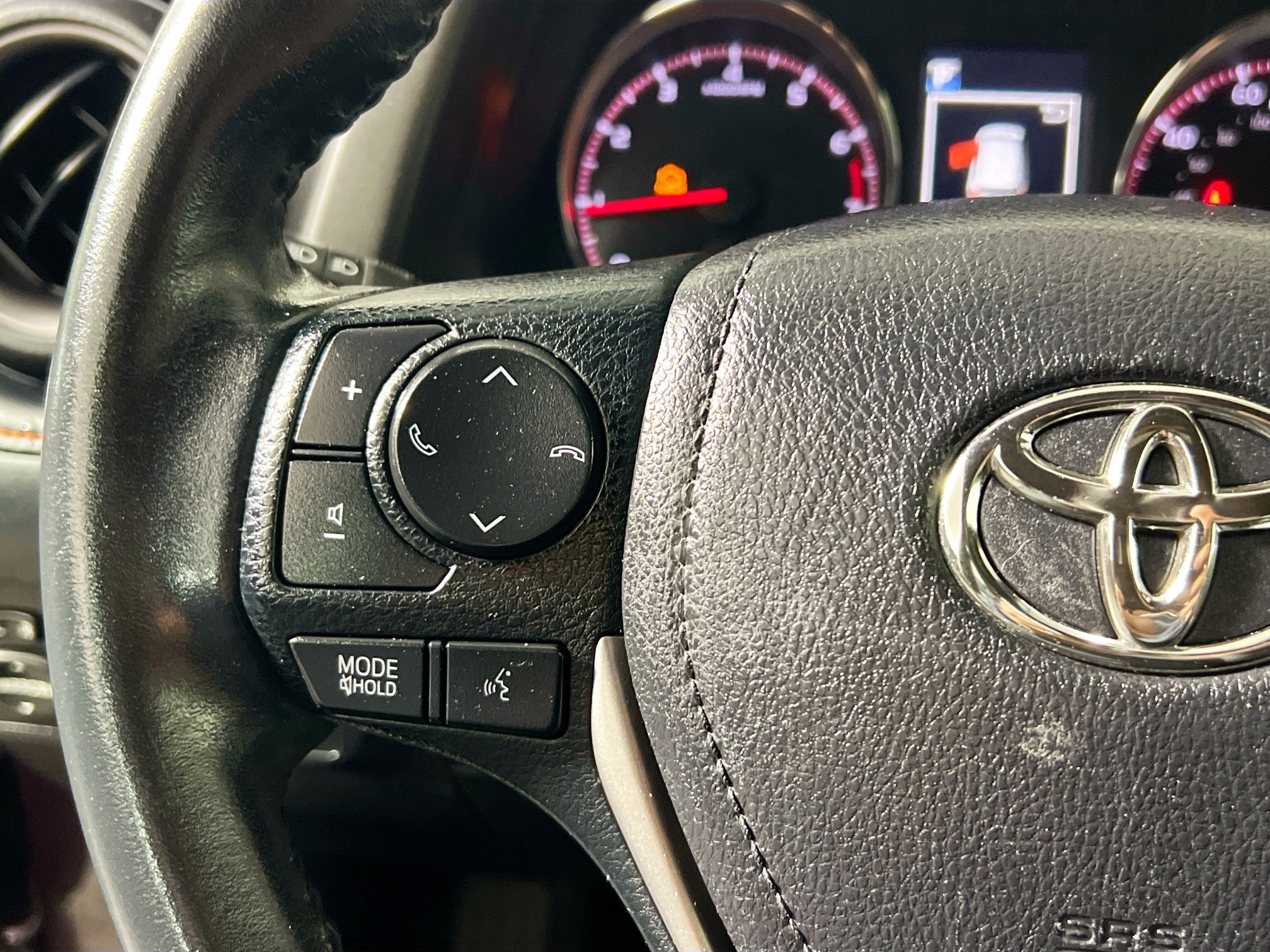 Used 2018 Toyota RAV4 SE w/ Power Extra Value Package FWD image 18