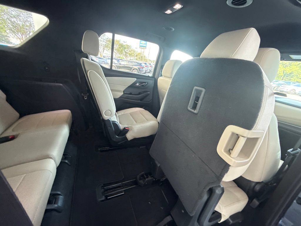 Used 2023 Chevrolet Traverse LT FWD image 35