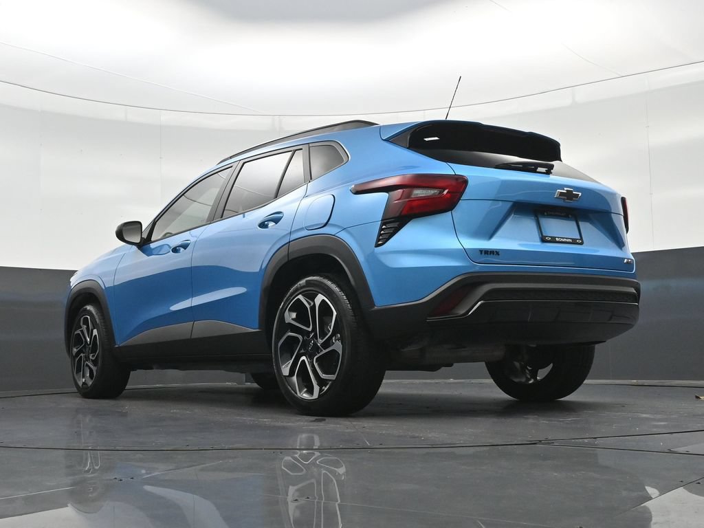 Used 2025 Chevrolet Trax RS w/ Sunroof Package FWD image 22