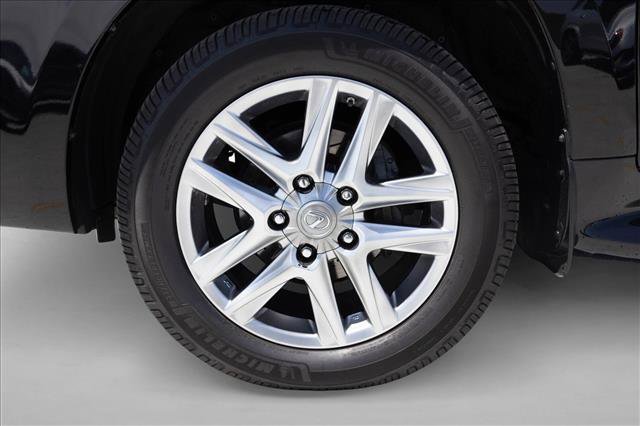 Used 2013 Lexus LX 570 4WD w/ Luxury Pkg image 9