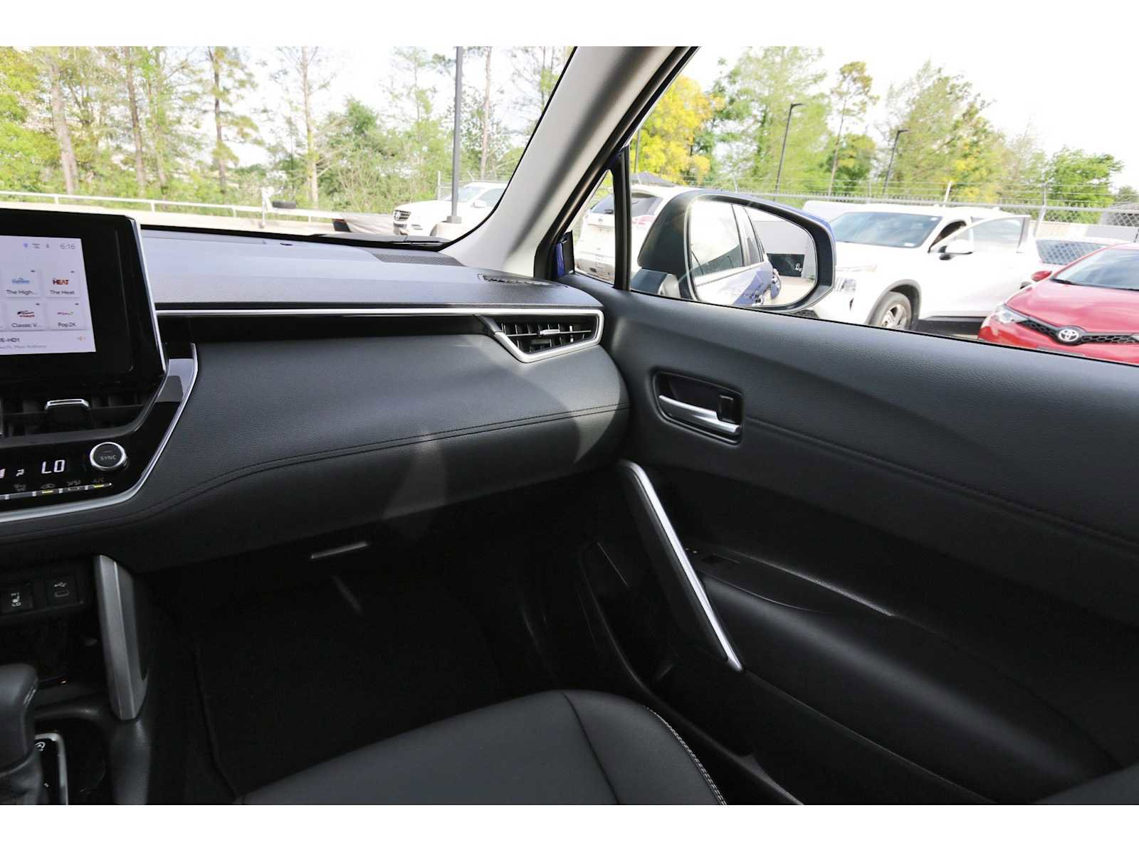 Used 2024 Toyota Corolla Cross XLE w/ Convenience Package image 8